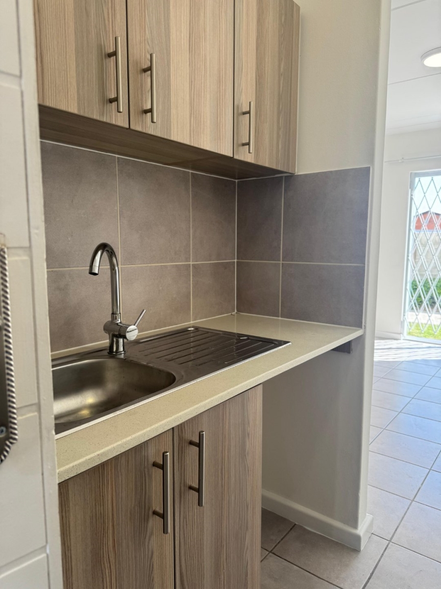 To Let 2 Bedroom Property for Rent in Heather Park Western Cape